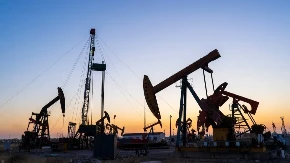 Tramp udario na naftne gigante - "Zaradili ste 12 puta više, vratite novac građanima!"