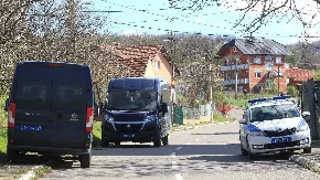 Porodična drama u Novom Pazaru: Sin nasrnuo na oca nožem!