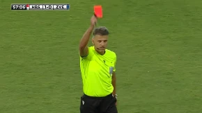 Situacija kakva se retko viđa u fudbalu: Dobio dva žuta kartona odjednom, pa izbačen napolje