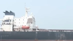 Potonuo indijski brod! Pogođen je raketom