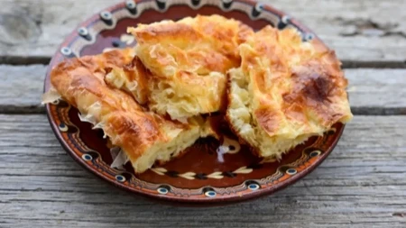 Trik za pite sa kupovnim korama: Dodajte ovo u preliv i biće sočne kao da ste sami razvlačili testo