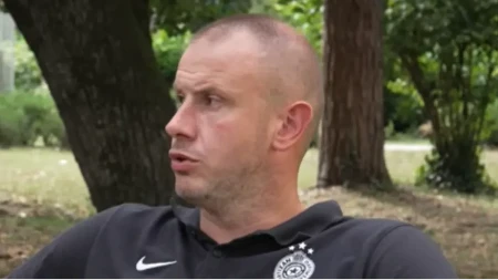 Novica brutalno o strancima: "Prođe pored mene i..."