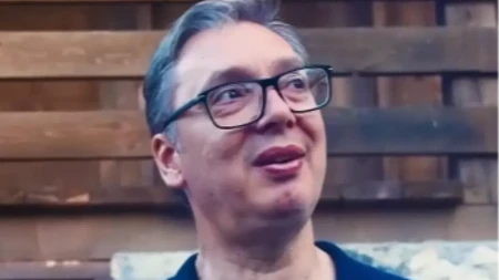 "Sve bih na svetu dao da ponovo osetim miris uštipaka koje majka napravi i da vidim kako uvija pitu" Vučić se u Čipuljiću prisetio detinjstva (VIDEO)