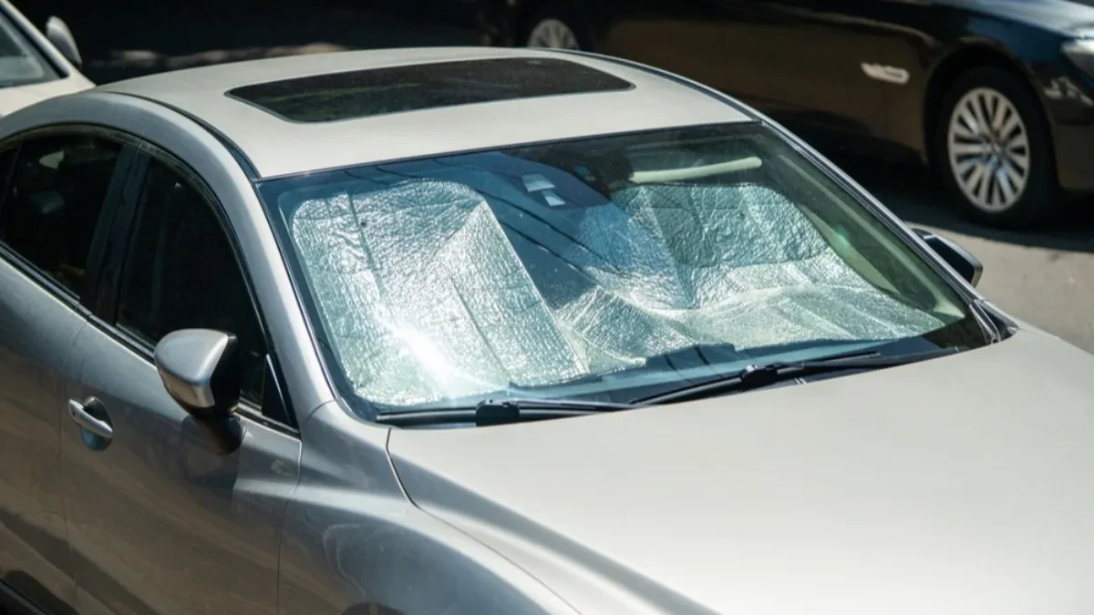 Samo ovako je ispravno: Mnogi vozači pogrešno koriste zaštitu od sunca, zato auto nikako da im se rashladi