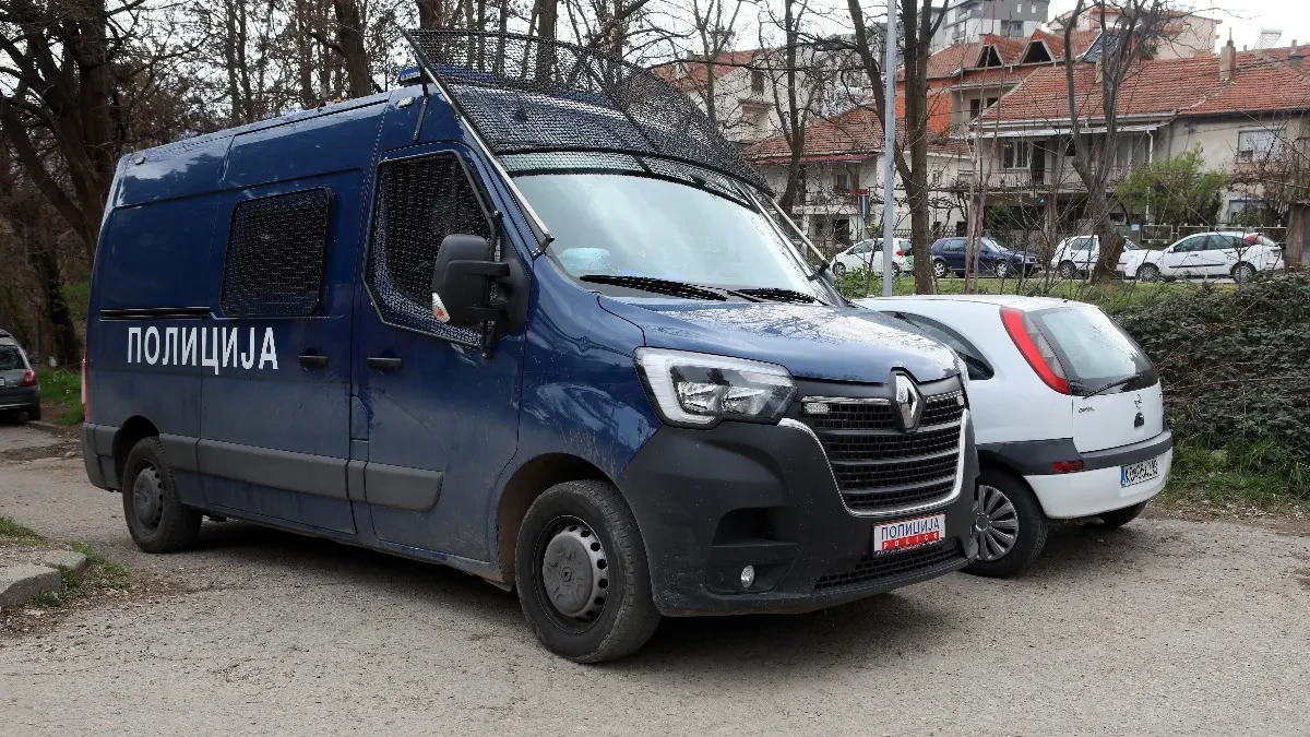 Dve devojke iskočile iz taksija da bi se spasle: Drama u Tetovu, vozač odbio da stane