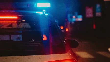 Ukrao automobil pa se pijan vozio gradom i počinio niz krivičnih dela: Osumnjičeni dobro poznat policiji