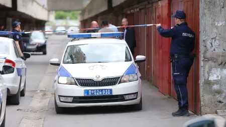 Horor na Novom Beogradu: Pronađeno telo žene u stanu, sumnja se da je sin ubio majku!