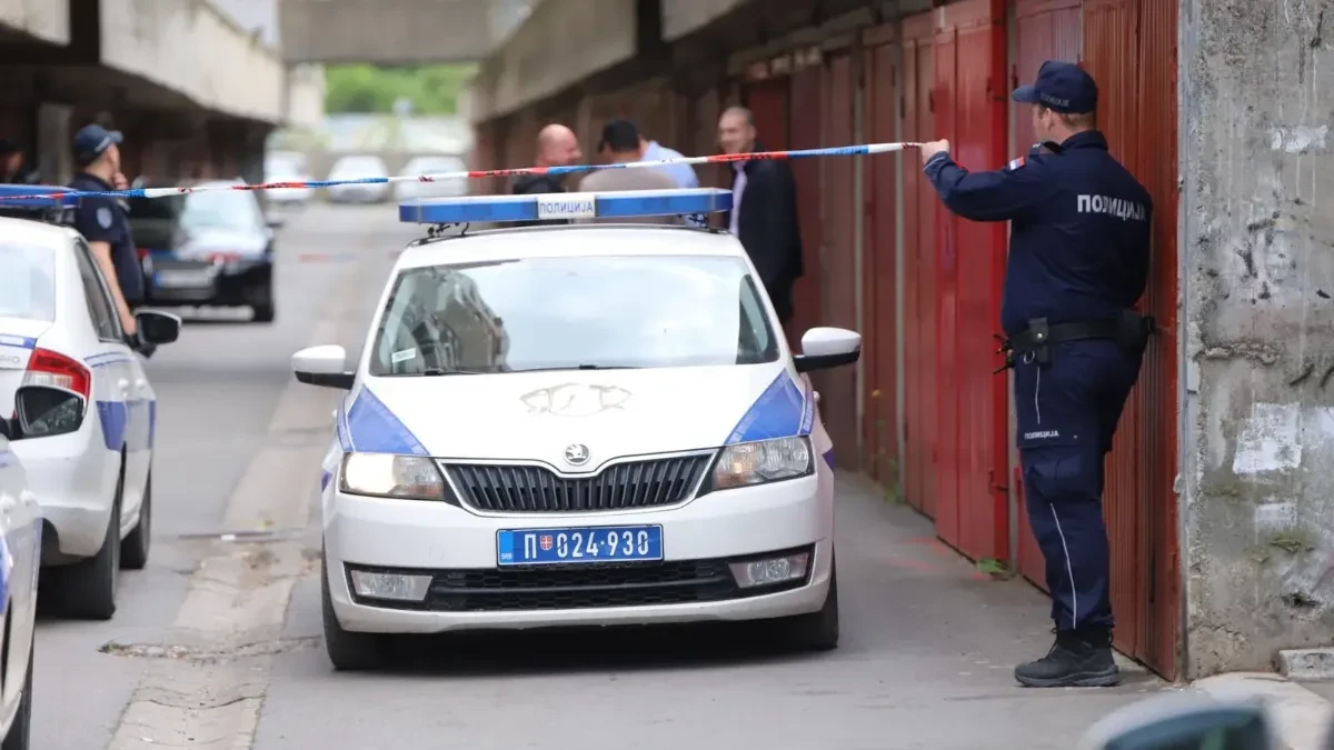 Horor na Novom Beogradu: Pronađeno telo žene u stanu, sumnja se da je sin ubio majku!