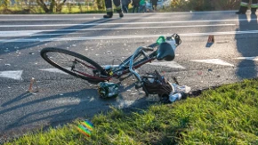 Teška nesreća na putu kod Rume: Biciklista poginuo kada ga je udario automobil