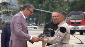 Vučić najavio nova ulaganja: Stiže još 40 vozila i novi helikopteri za vatrogasce!