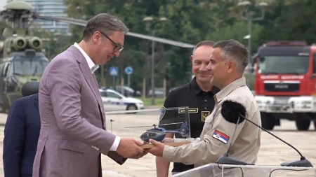 Vučić najavio nova ulaganja: Stiže još 40 vozila i novi helikopteri za vatrogasce!
