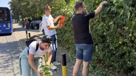 Aktivisti SNS pokazali kako se vole Srbija i svaki kutak Beograda - Gde god je trebalo pomoći, stigli su!