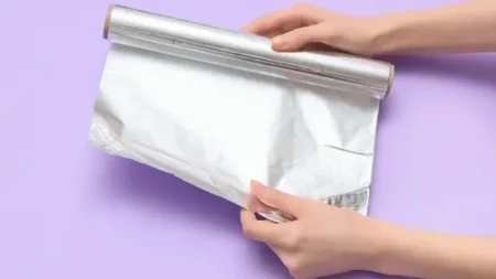 Da vas ne boli glava: Umotajte novac u aluminijumsku foliju, evo zbog čega je to važno