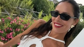 Ova haljina je spas na +40 stepeni! Ana Ivanović nosi model u kome ćete izgledati bar 5 kg mršavije