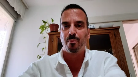 Potpuno rasulo: Ko tu koga, niko ne zna