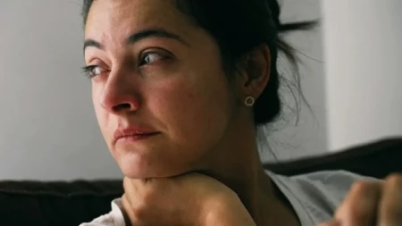 Ispovest mame sa punim radnim vremenom u domaćinstvu: Zaključam se u kupatilo i vrištim u peškir dok plačem