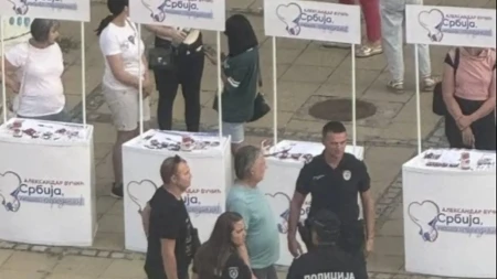 Profesor blokader napao aktivistkinje SNS ispred gimnazije!