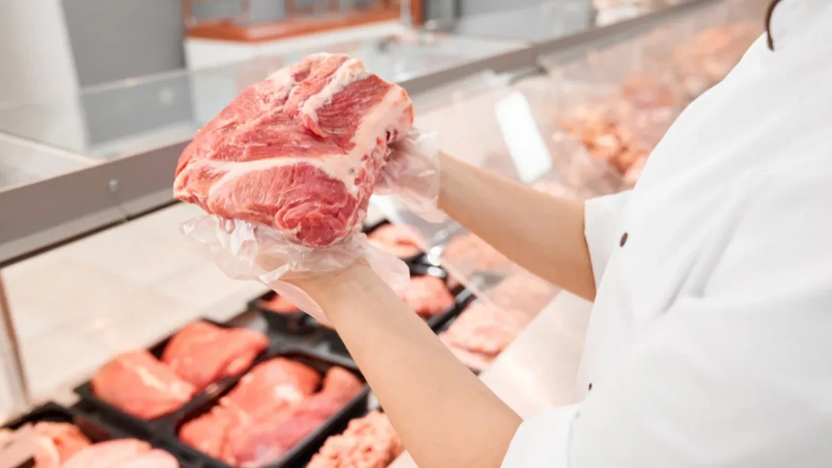 Uzima zalogaj i plače: Veganka posle 14 godina prvi put probala meso, ovu reakciju niko nije očekivao