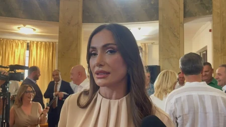 "Umro mi je na rukama, doživeo je infarkt": Emina Jahović o porodičnoj tragediji, zbog ovog ima traume