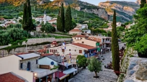 Potrošili skoro 9300 dinara u restoranu, a konobaru ostavili ovo: Bakšiš u omiljenom srpskom letovalištu izazvao bes na mrežama!