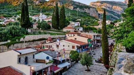 Potrošili skoro 9300 dinara u restoranu, a konobaru ostavili ovo: Bakšiš u omiljenom srpskom letovalištu izazvao bes na mrežama!