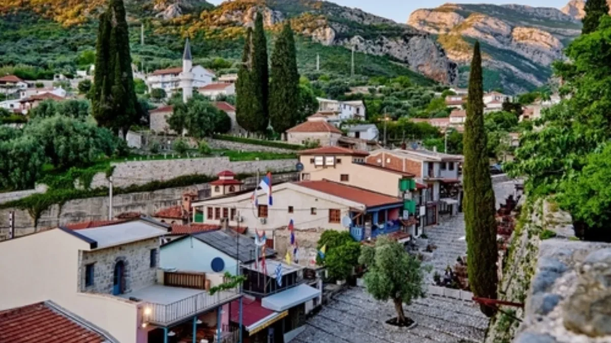 Potrošili skoro 9300 dinara u restoranu, a konobaru ostavili ovo: Bakšiš u omiljenom srpskom letovalištu izazvao bes na mrežama!