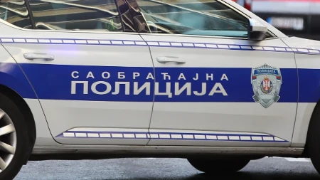 Težak udes kod Jasenovika: Vatrogasci i Hitna pomoć pojurili na lice mesta, strahuje se da ima teško povređenih  