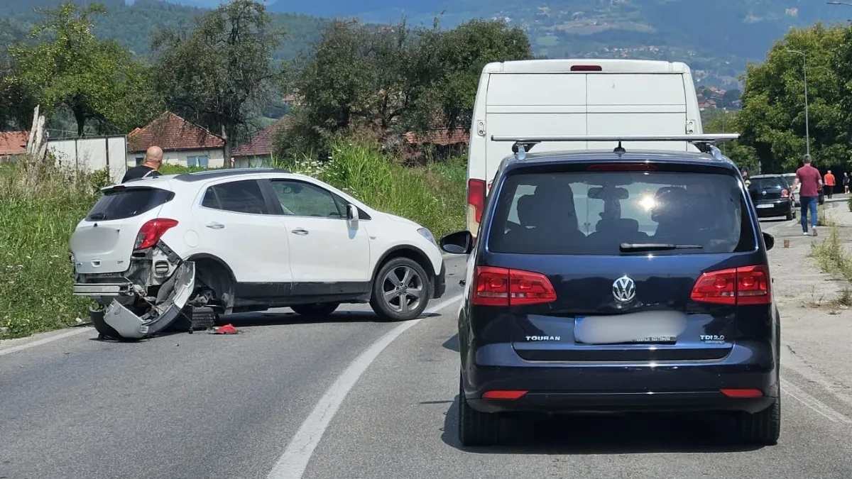Beograđanin ostao bez oba točka na automobilu! Saobraćajna nezgoda u Velikoj Župi, rizična deonica na putu ka primorju (FOTO)