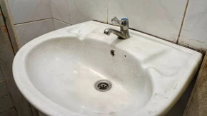 Ne treba da stružete, ovo sve izjede, spada i crnilo i žutilo: Evo kako očistiti lavabo, spada sva prljavština koja se nakupila