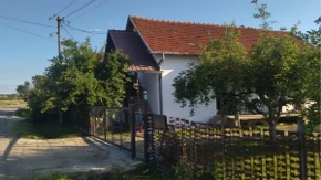 Kuća na samo 1,5 kilometara od Blaca za 33.000 evra: Plac 15 ari, garaža, radionica, a cena čak nije fiksna