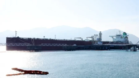 Napadnut tanker kompanije iz Emirata! Situacija u Ormuskom moreuzu na ivici žileta!