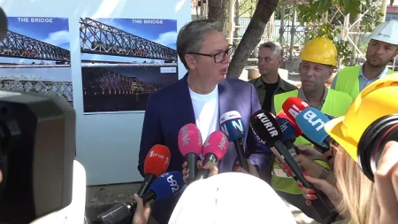 Vučić lupio šakom o sto: Dok ne završite ovo, nema novog posla!