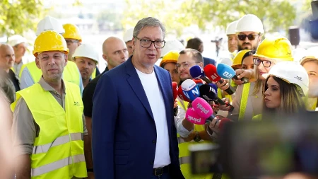 Vučić obilazi radove na rekonstrukciji Starog železničkog mosta: Služim samo Srbiji! (FOTO/VIDEO)