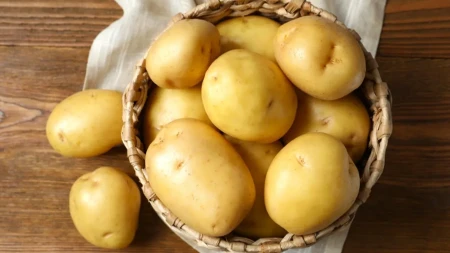 Jednostavan trik koji mu produžava rok trajanja: Ne bacajte višak krompira, ostaće svež još dugo, dugo