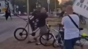 Blokaderi potpuno poludeli! Jedan napao nasred ulice, a onda je neko uzviknuo - "pa, to su vaši!"