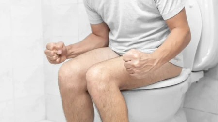 Znak za uzbunu: Pre nego što pustite vodu u WC šolji, pogledajte da li imate ovo u stolici