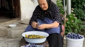 Plodovi ostaju čvrsti, sirup gust i bistar – slatko od šljiva koje se lako sprema