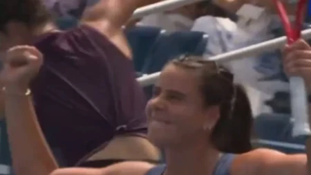 Jedna slavi, a druga... Kamera slučajno snimila nervni slom uživo (VIDEO)