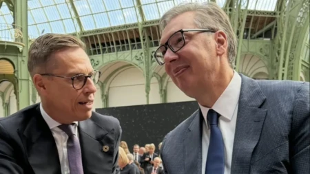 Uz osmeh o ozbiljnim temama: Vučić u Parizu razgovarao sa predsednikom Finske