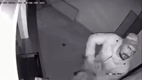 Opljačkao menjačnicu i ukrao sef sa 15.000 evra: Kamere sve snimile (VIDEO)