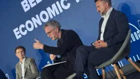 Čadež: Srbija mora ponovo da se usmeri na izgradnju digitalne ekonomije zasnovane na veštačkoj inteligenciji