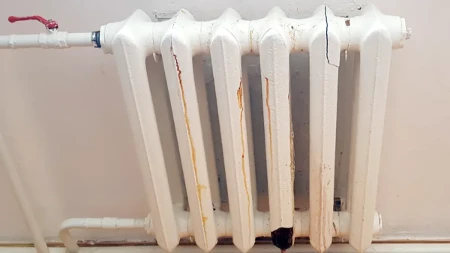Pre grejne sezone ovako treba očistiti radijatore: Ako koristite vodu, stan će se osećati na zagorelo - bolje probajte sa ovim
