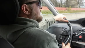 Da li je ovo realno? Slep muškarac se napio, ukrao kola, pa vozio 240 km - policajcima je objasnio kako 