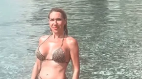 Jovana Jeremić pokazala silikonske grudi u kupaćem! Sve snimila i poručila: "Tigrove dude"