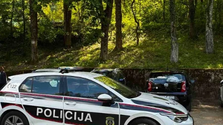 Pljačka banke u sred dana!: Sa maskama presreli obezbeđenje, pa ugledali sef