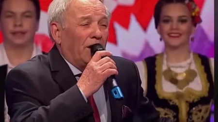 Kebina ćerka iz Amerike izašla na binu i zapevala sa njim! Pevač van sebe (VIDEO)