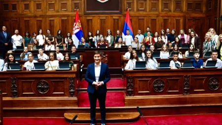 Brnabić sa decom iz Republike Srpske: "Ovo je njihov dom i tako će ostati zauvek"