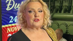 Haos na nastupu Snežane Đurišić! Pevačica pobesnela zbog nekulturnog gosta, pa mu se bratila: "Ne prekidaj me" (VIDEO)