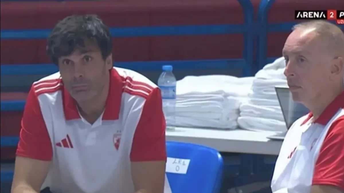 Miloš Teodosić uslikan u jeku afere sa bivšom! Evo gde se nalazi, ne ispušta telefon iz ruku (FOTO)
