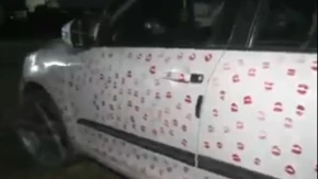 Haos na parkingu: Mladić pronašao kola prekrivena poljupcima, a onda je stigla policija - morao je da plati paprenu kaznu
